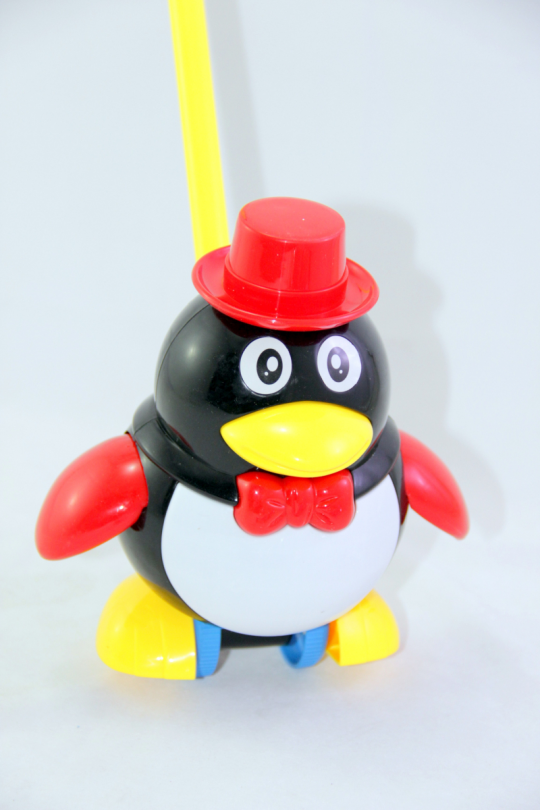 Каталочка пингвин 0339 2 вида микс, на палочке, в пакете 17*16*13см Фото