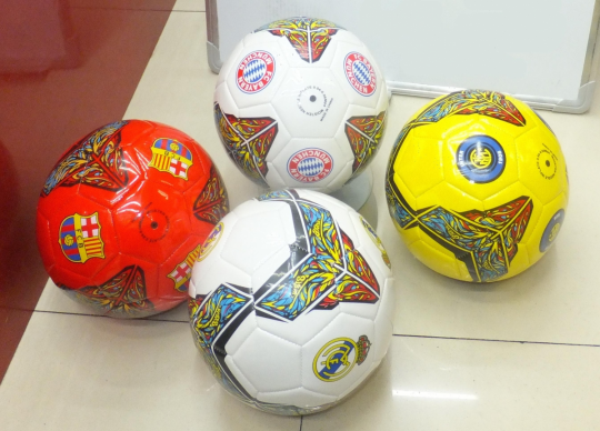 Мяч футбольный BT-FB-0038 PVC прошитый 400г 3цв.ш.к./60/ Фото